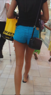 紧身蓝色热裤小少妇