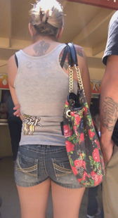 美腿包臀热裤少妇