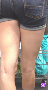 超市漂亮热裤少妇