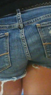 超市紧身热裤少妇