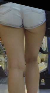 商场紧身白热裤