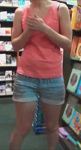 DVD商店热裤少妇