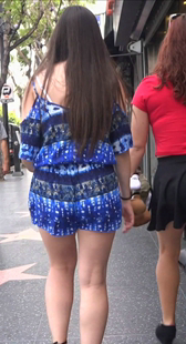 街拍蓝热裤小少妇