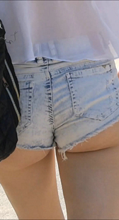 半包臀热裤美女