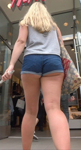 长腿短裤小妹视频