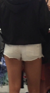 白热裤小妹买东西