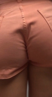 红紧短裤大屁股