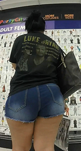 牛仔短裤巨臀熟女