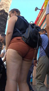 重口味橘红短裤熟女