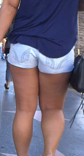 紧身牛仔短裤大臀重口味