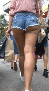 大屁股短裤少女如此开放