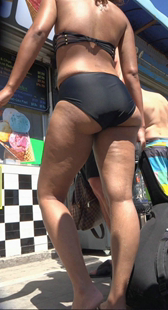 高挑黑泳裤大屁股少妇