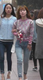 牛仔裤小少妇真会扭