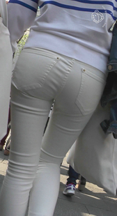 极品高跟紧臀白裤美少妇