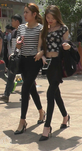 性感长腿黑裤靓丽美少妇