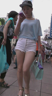 这美少妇三角如此宽，身材比例失调