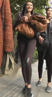 紧身黑裤长腿小少妇