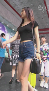 性感细长腿热裤美少妇