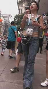 超风骚牛仔翘臀露性感红内