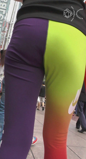 街拍健美裤少妇视频