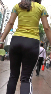 紧身运动裤丰臀少妇