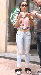 抹胸露背花衫蓝牛美脐美女