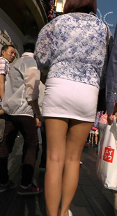 性感白包臀裙美女