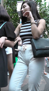 超性感紧身白裤三角饱满美妇