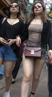 丰腴性感骚气十足热裤少妇