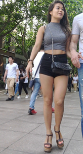 极品黑热裤大翘臀亚裔美妇