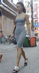 超极品超性感灰色露背包臀裙美女