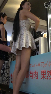 性感抹胸摆裙美腿长发美女