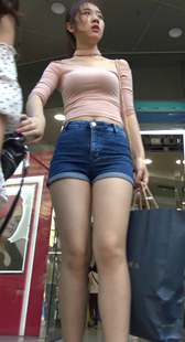 细腰翘臀大长腿傲立双峰清新小美女