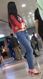 极品紧牛红高跟美女