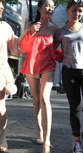 一字抹胸性感热裤美腿美女