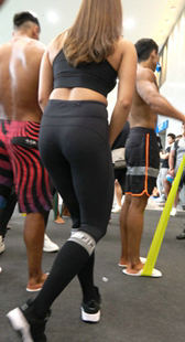 黑色紧身瑜伽裤美女