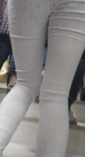 长腿白紧布裤夹成这样