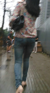 少妇牛仔紧臀就是性感