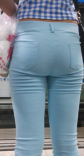 地铁蓝色紧身裤第二季