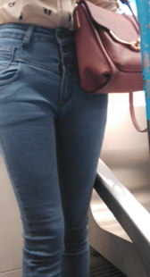 地铁紧身蓝牛梦见脸