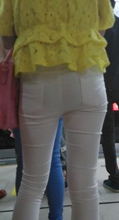 白裤肥臀小骚妇