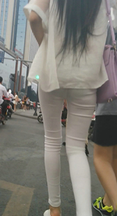 白裤长腿漂亮美女