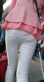 火车站白裤大屁股少妇