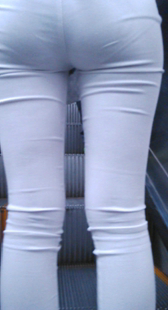 白色紧身裤大屁股上电梯