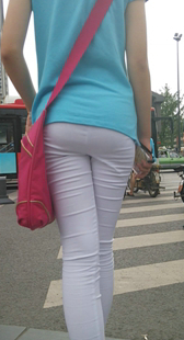 学生妹白裤紧臀和格子臀