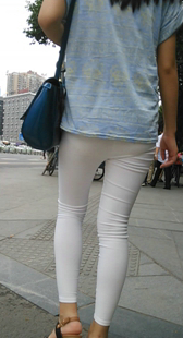 白裤子美臀小少妇