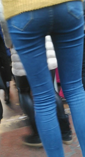 苗条牛仔裤紧身少妇