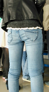 同事紧身牛仔裤