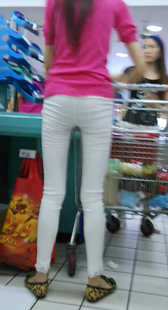 沃尔玛1.8米白裤长腿美女