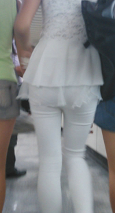 紧身白裤少妇